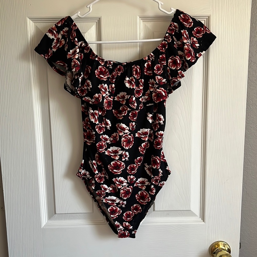 Black flower print body suit